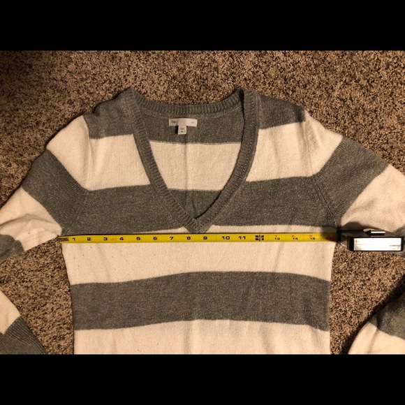 Gap size small striped v-neck sweater - Picture 6 of 7